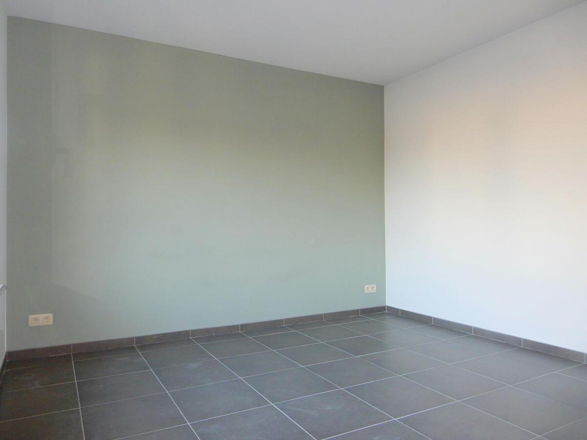 Vernieuwd appartement met 2 slaapkamers 