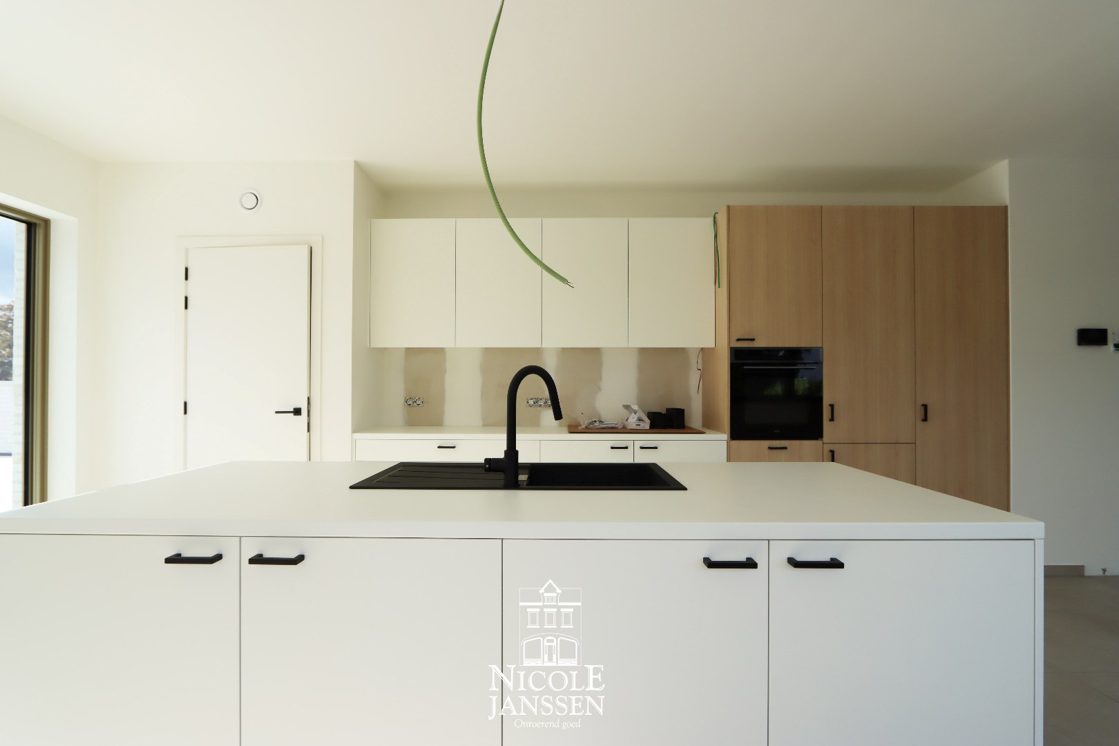 Penthouse met twee autostandplaatsen 