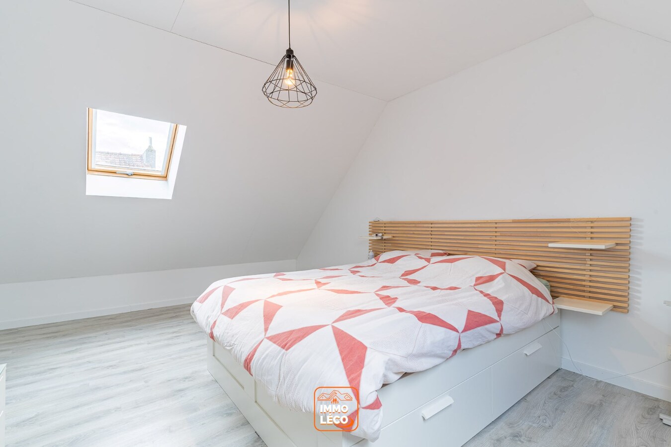 Maison rénovée avec de beaux volumes, 3 chambres et jardin ! 