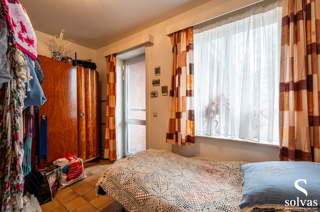 Gebouw met 4 appartementen en 2 handelspanden in centrum Maldegem 