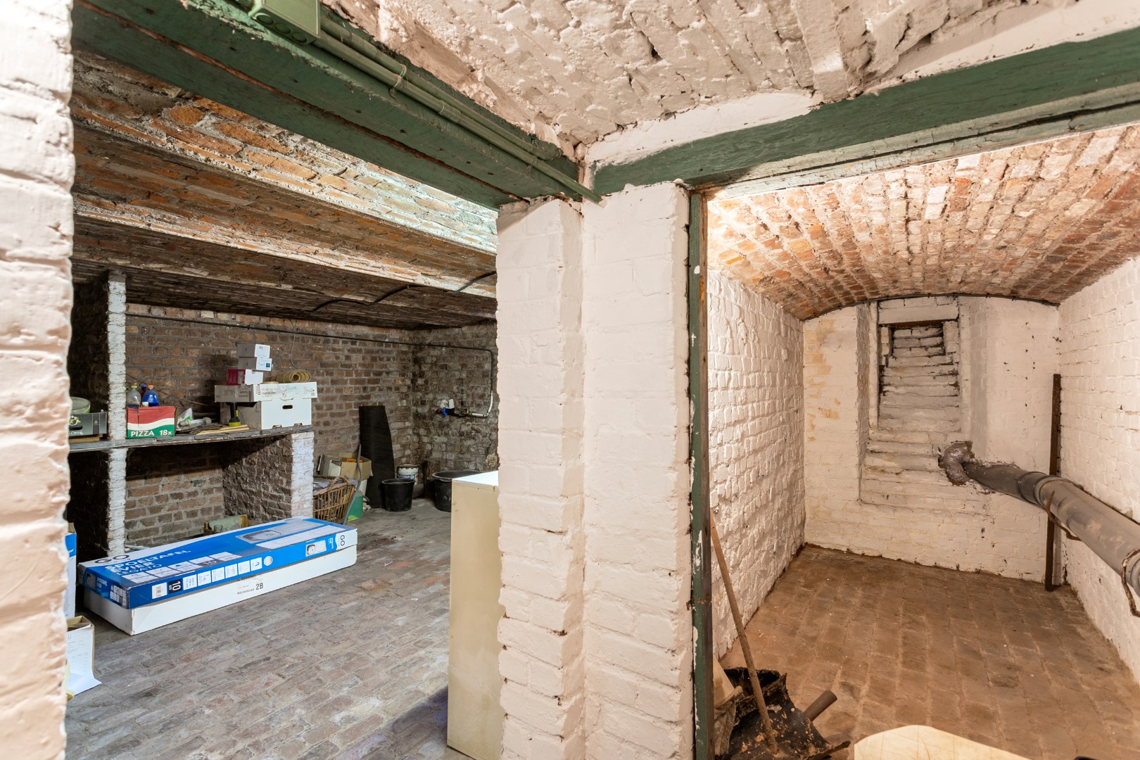 Te renoveren, karaktervolle woning met tal van mogelijkheden en tuin 