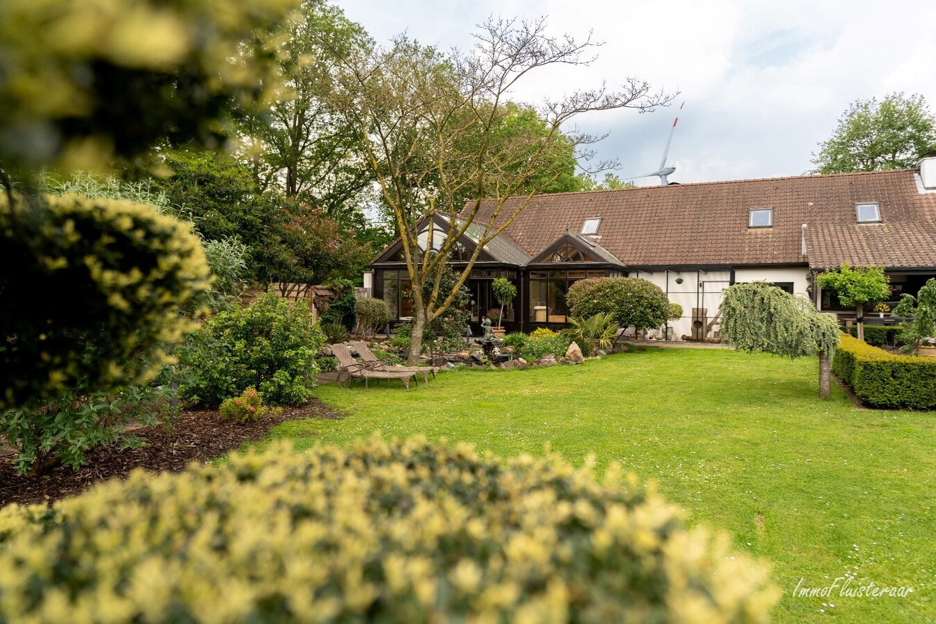 Prachtige villa met hippische accommodatie en binnenpiste op ca. 2ha te Paal 