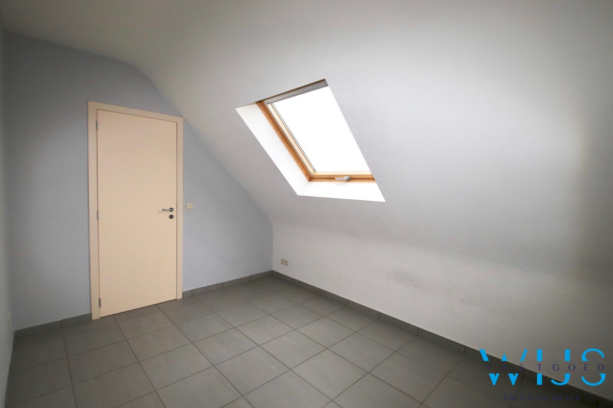 Ruim lichtrijk appartement met 4 slaapkamers te Eeklo ! 