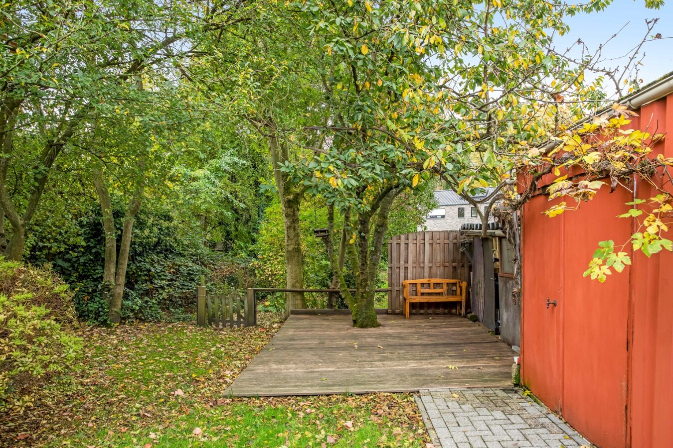 Vrijstaande woning met garage op ruim perceel in het centrum. 