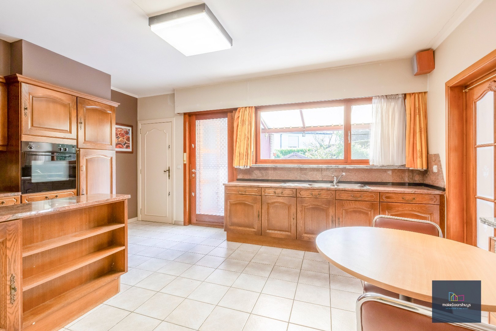 Rustig gelegen ruime bungalow met dubbele garage in Drongen 