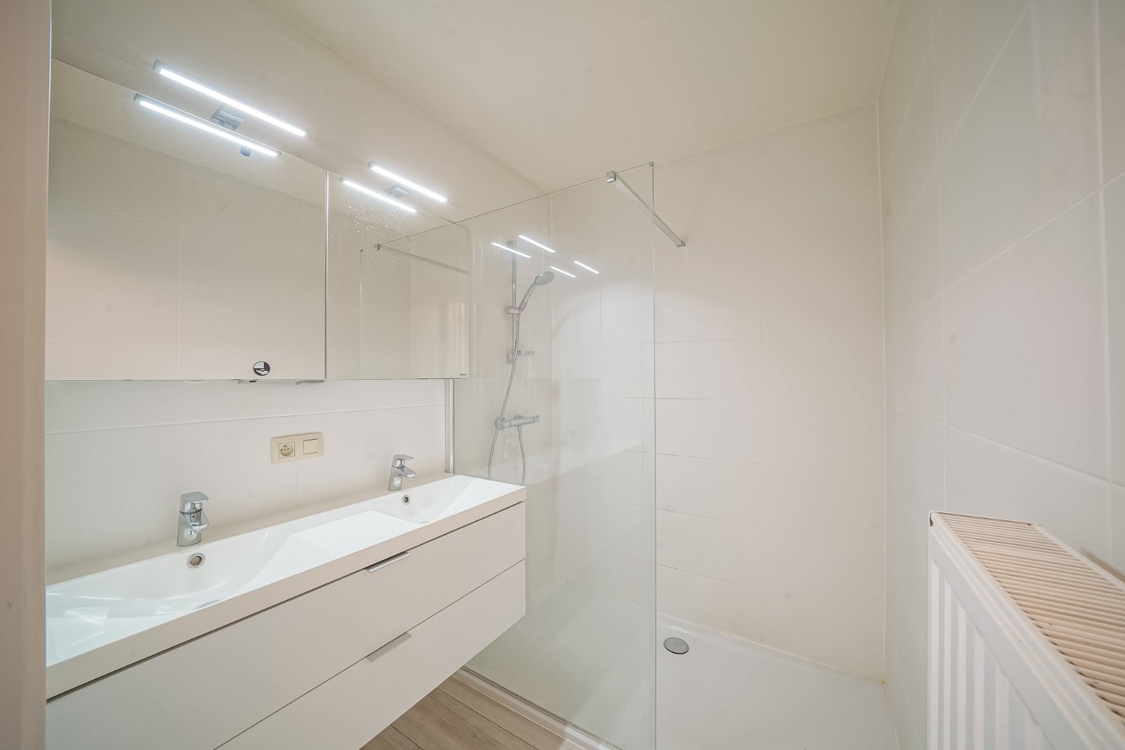 Ruim recent appartement met 4 slaapkamers en 2 badkamers. 