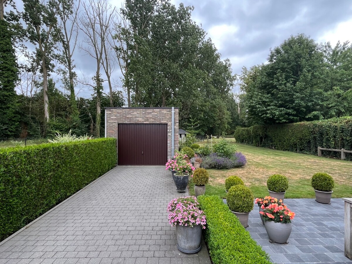 Ruime woning in het groene Zevergem, vlakbij Gent 