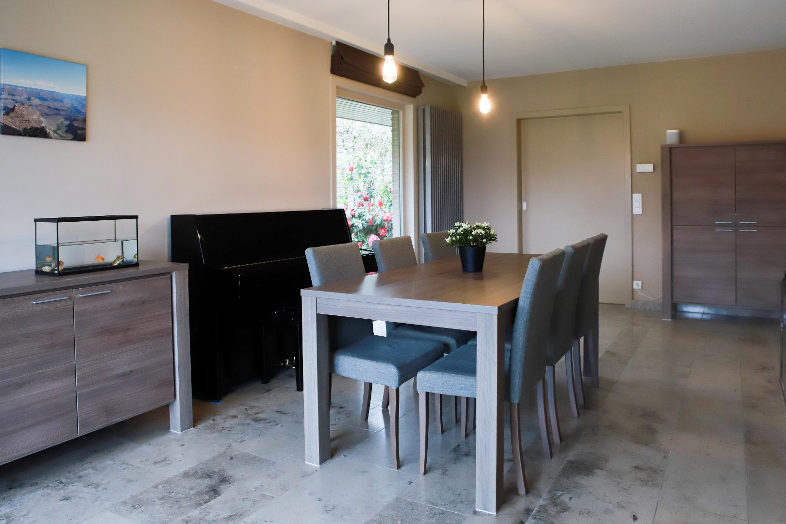 Ruime, instapklare,  alleenstaande woning met garage en tuin op 818 m² 