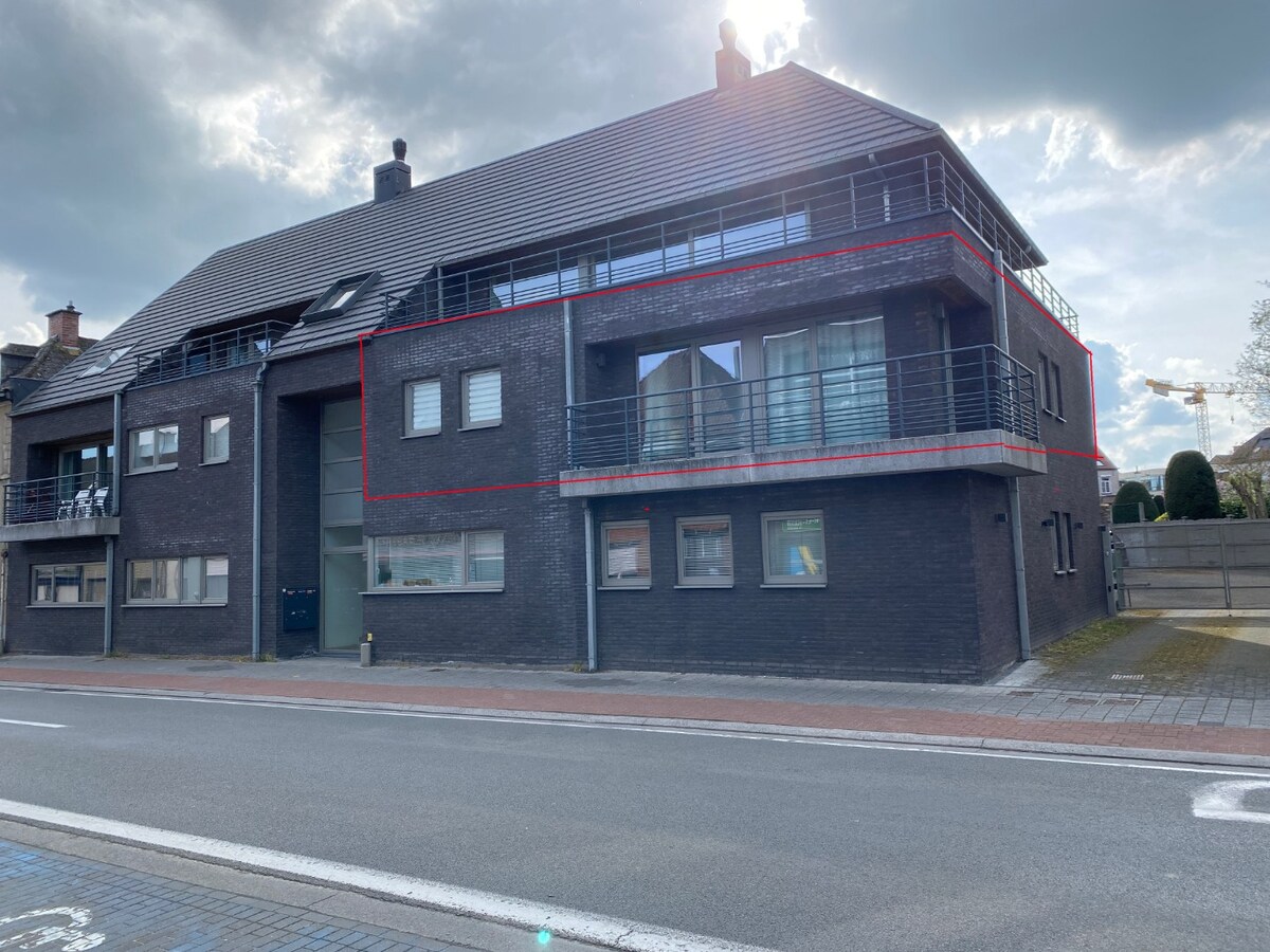 Ruim appartement met 2 terrassen. 