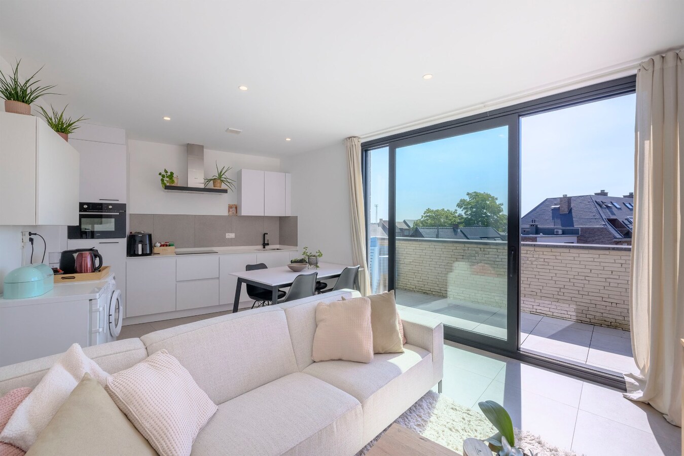 Instapklaar dakappartement met lift, 2 terrassen en parking 