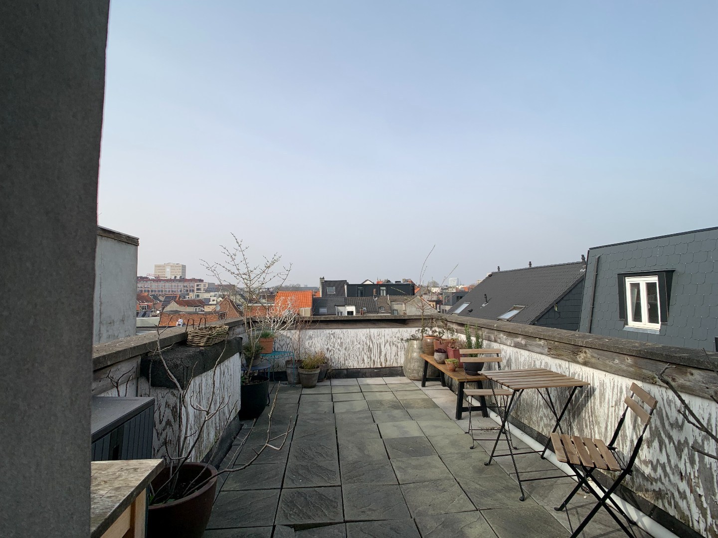 Te renoveren opbrengsteigendom met handelspand en woonunits 