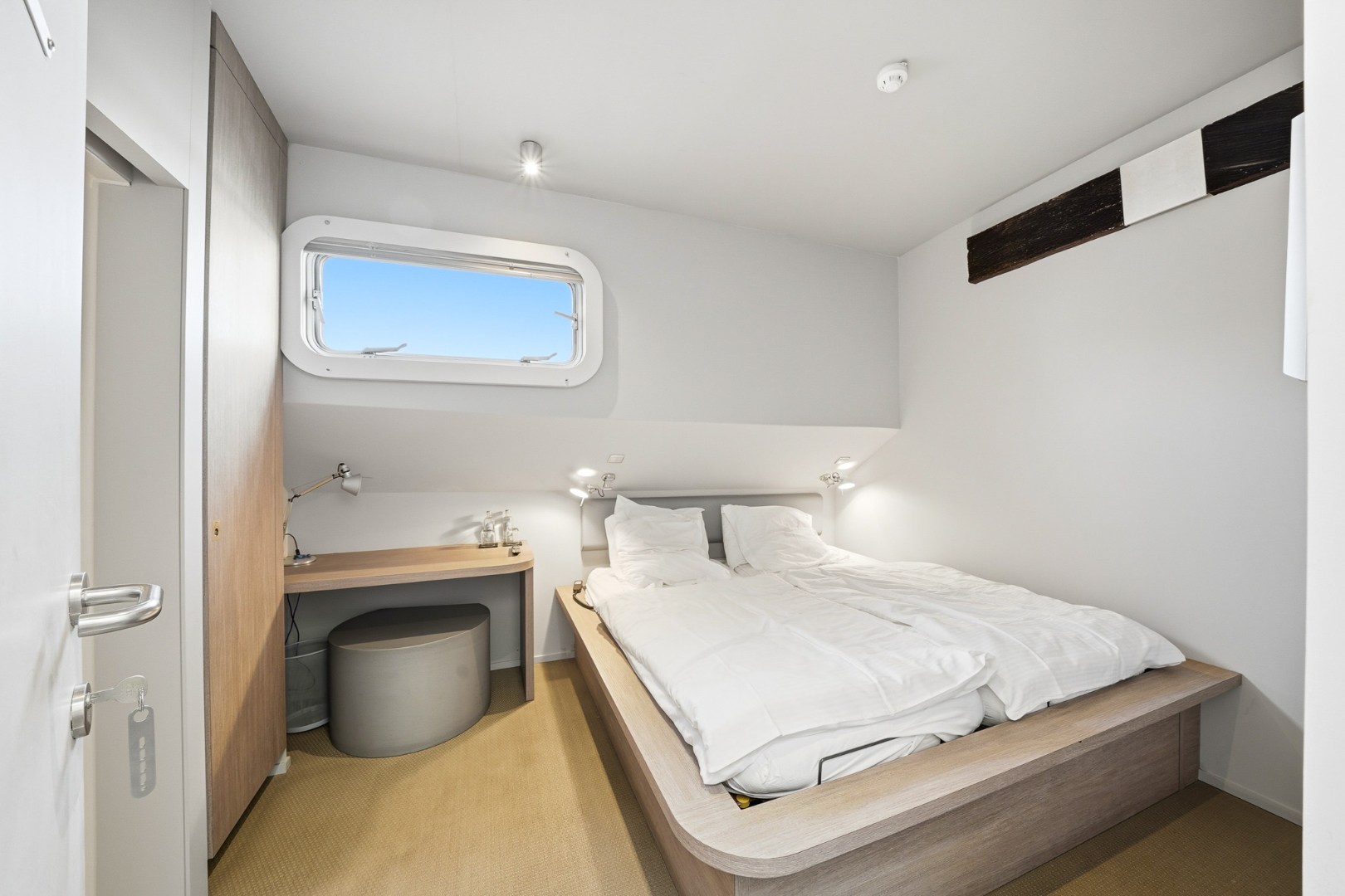 Unieke woonboot met B&amp;B en vergunde ligplaats in Plassendale 