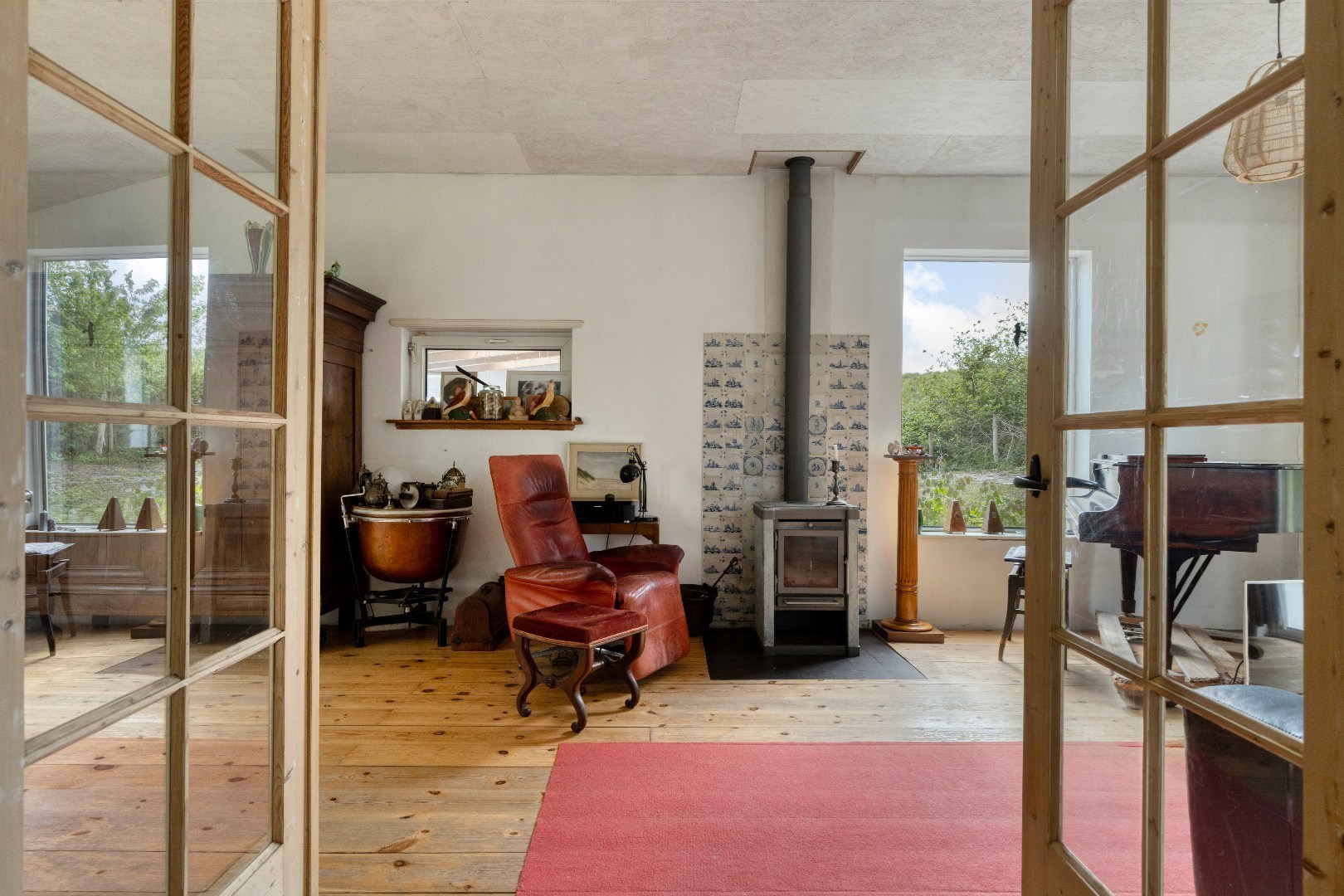 TE KOOP: Kampweg 11 te Burgh-Haamstede. Een plek als deze komt zelden beschikbaar: een unieke combinatie van wonen tegen de duinen aan en nabij het strand en nabij de boswachterij op één van de meest 