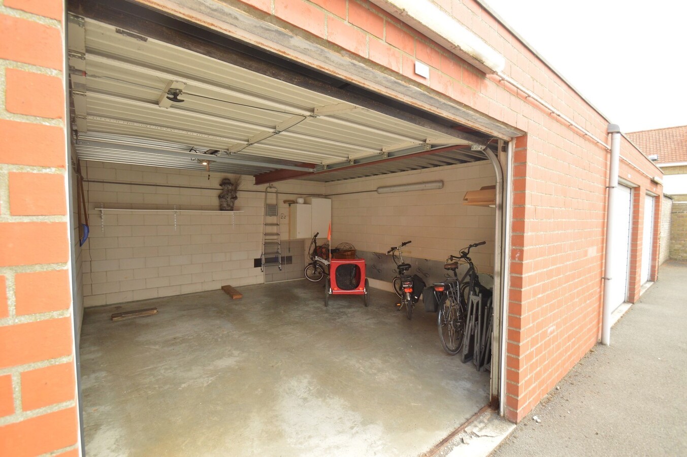 Knappe gezinswoning met dubbele garage - Heist 