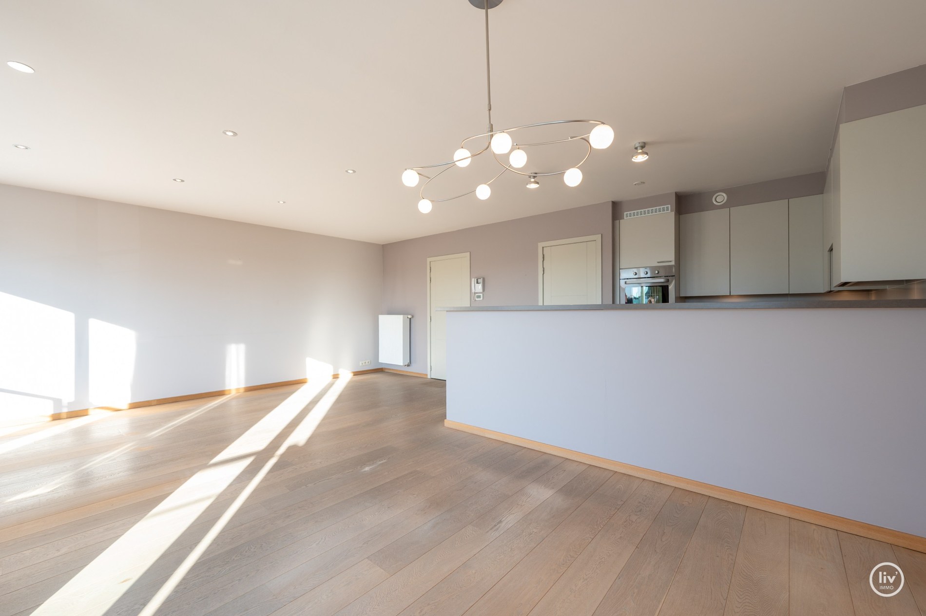 Centraal gelegen 2 slaapkamer appartement met ruime terrassen in een recent gebouwde residentie (met mog. tot aankoop van inpandige garage) 