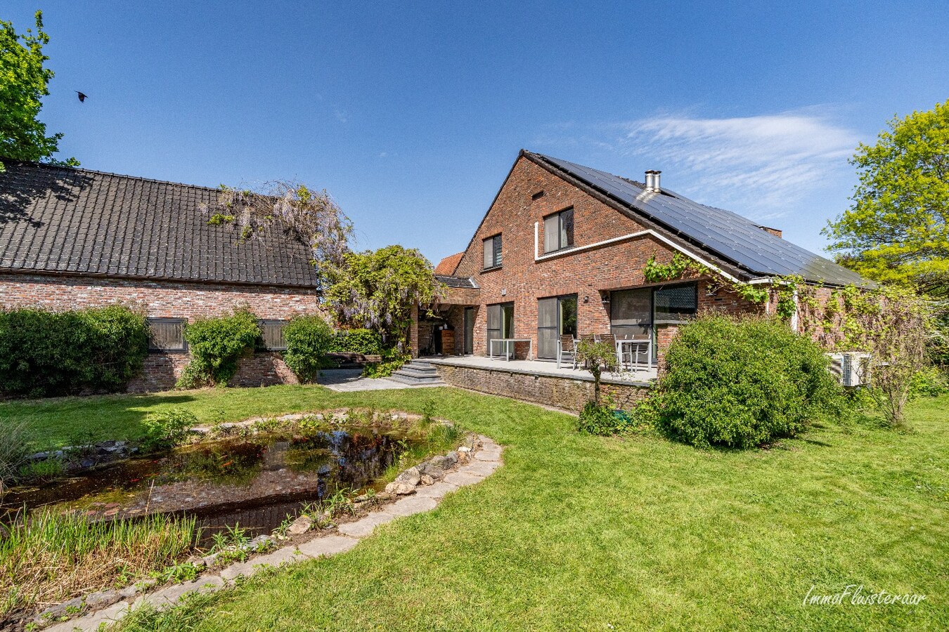 Charmante villa avec bâtiment d'écurie et prairie sur environ 6 700 m² à Hamme. 