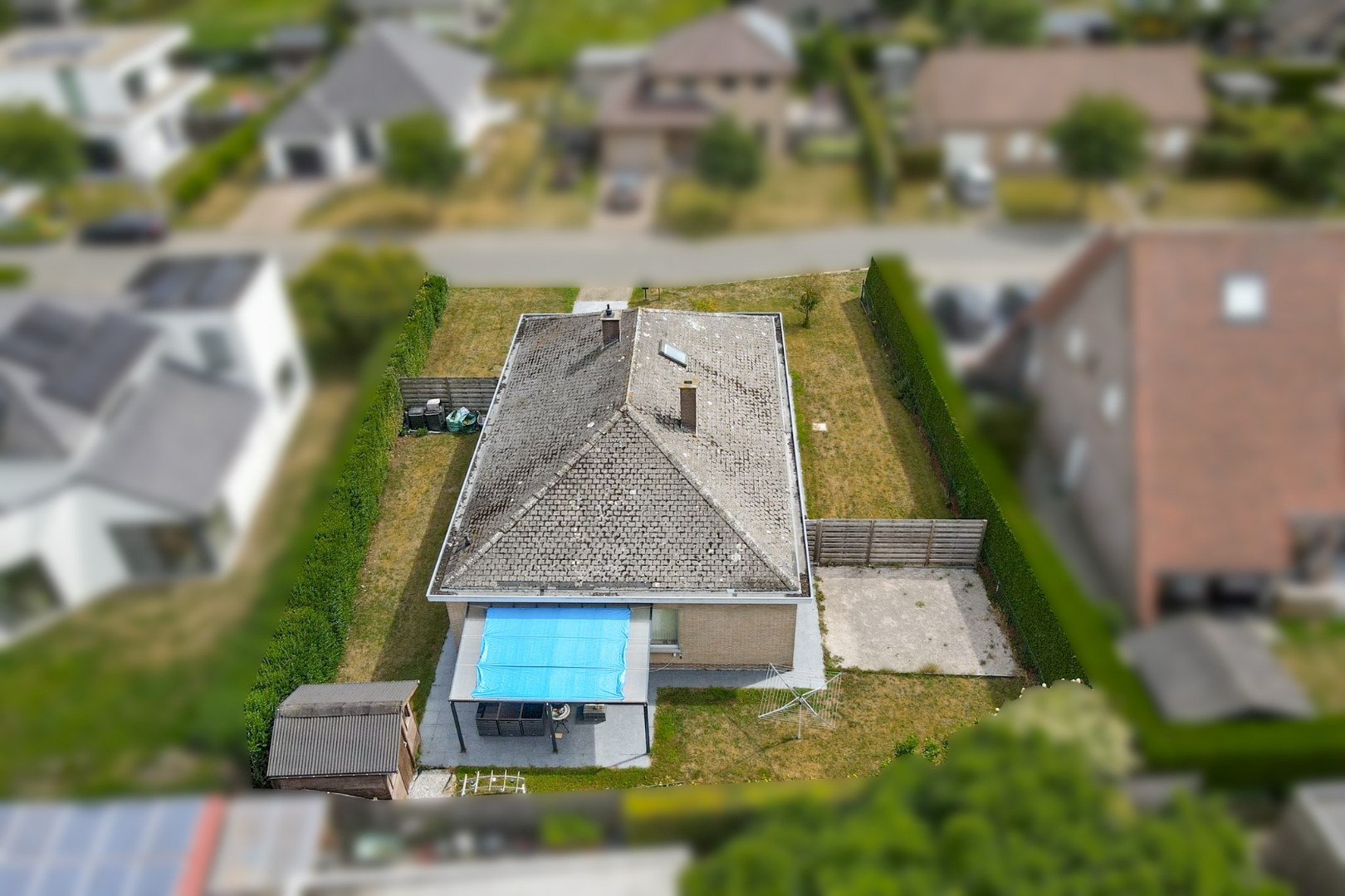 Ruime gezinswoning met grote tuin en 4 slaapkamers in  rustige woonwijk te Gistel 