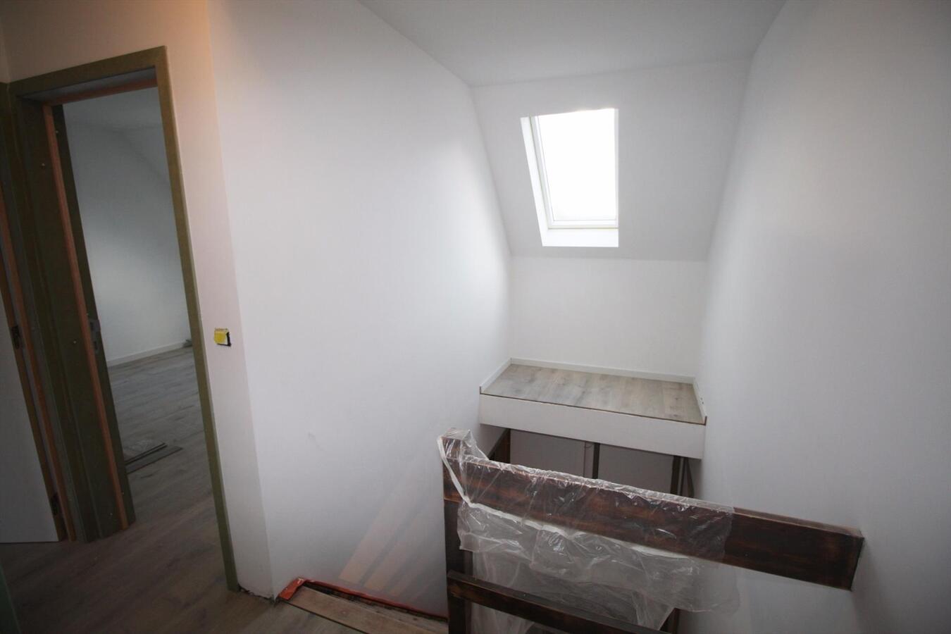 Volledig vernieuwd duplex appartement met 3 slaapkamers te Bredene 