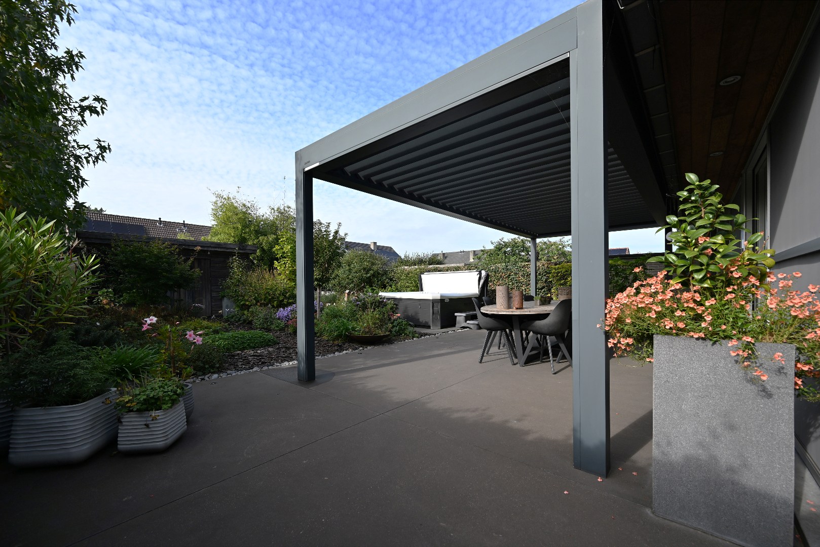 Instapklare woning met 3 slpks, garage, tuin én zonneterras te Kluizen 