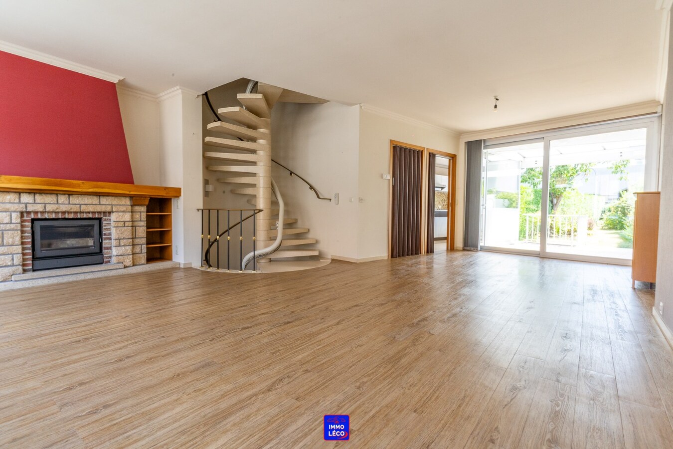 Maison "Bel-Etage" avec double garage, jardin, en plein centre-ville ! 