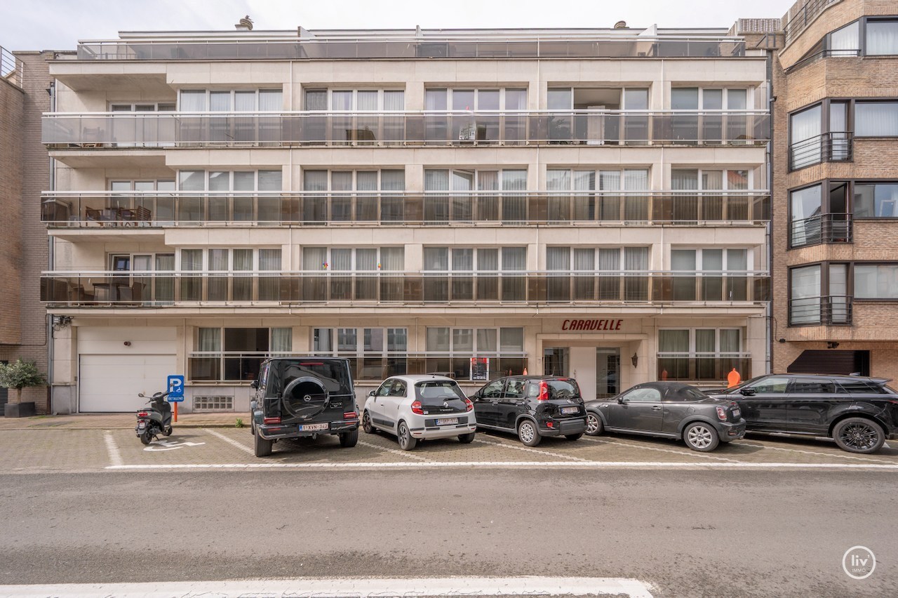 Appartement spacieux et prêt à emménager avec 3 chambres, très bien situé à proximité des commerces de l'avenue Dumortier et de l'a 