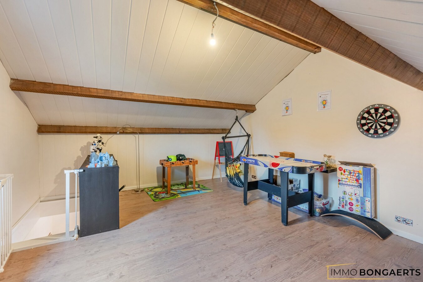 Gerenoveerde woning met 4 slaapkamers op rustige ligging 