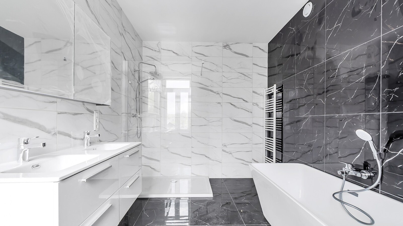 LINDEN (grens Kessel-Lo) groot huis met grote tuin 