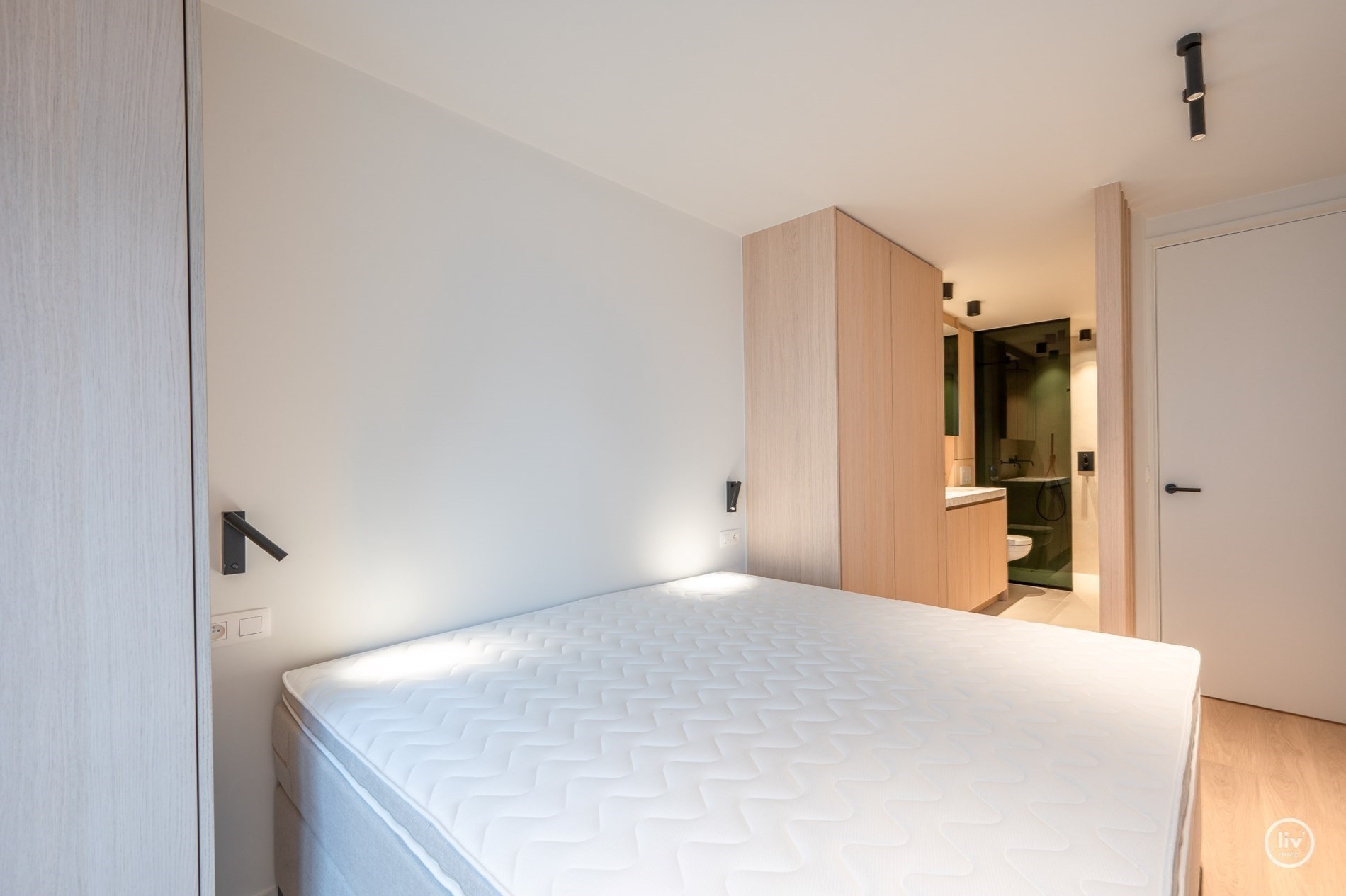 Appartement d'angle entièrement rénové, bien situé sur la Lippenslaan (ACTION PRINTEMPS*) 