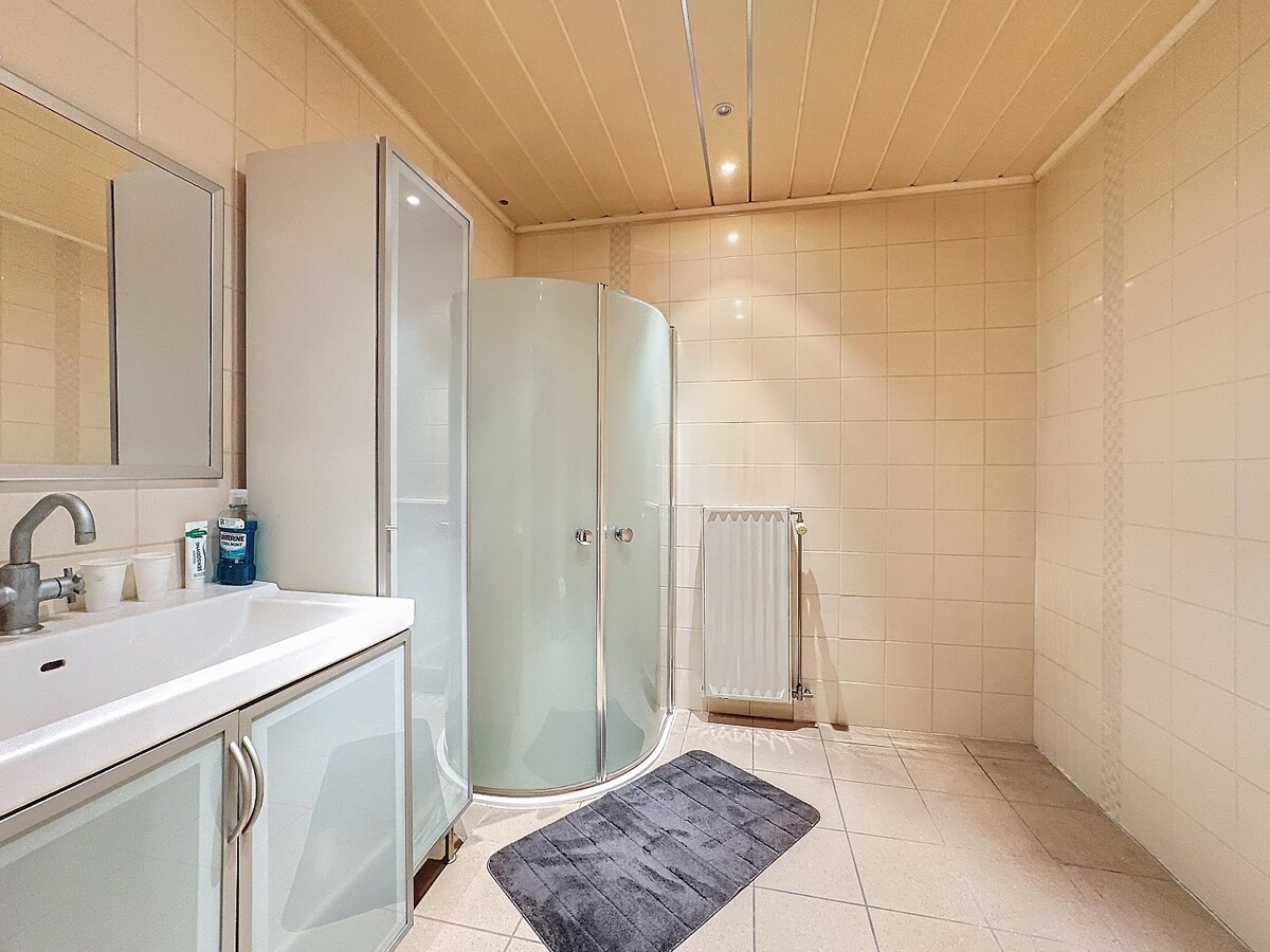 Ruime gezinswoning met knappe tuin te Erwetegem 