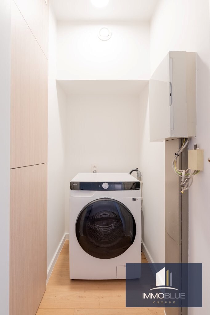 Appartement entièrement rénové et lumineux, situé dans une petite résidence. 