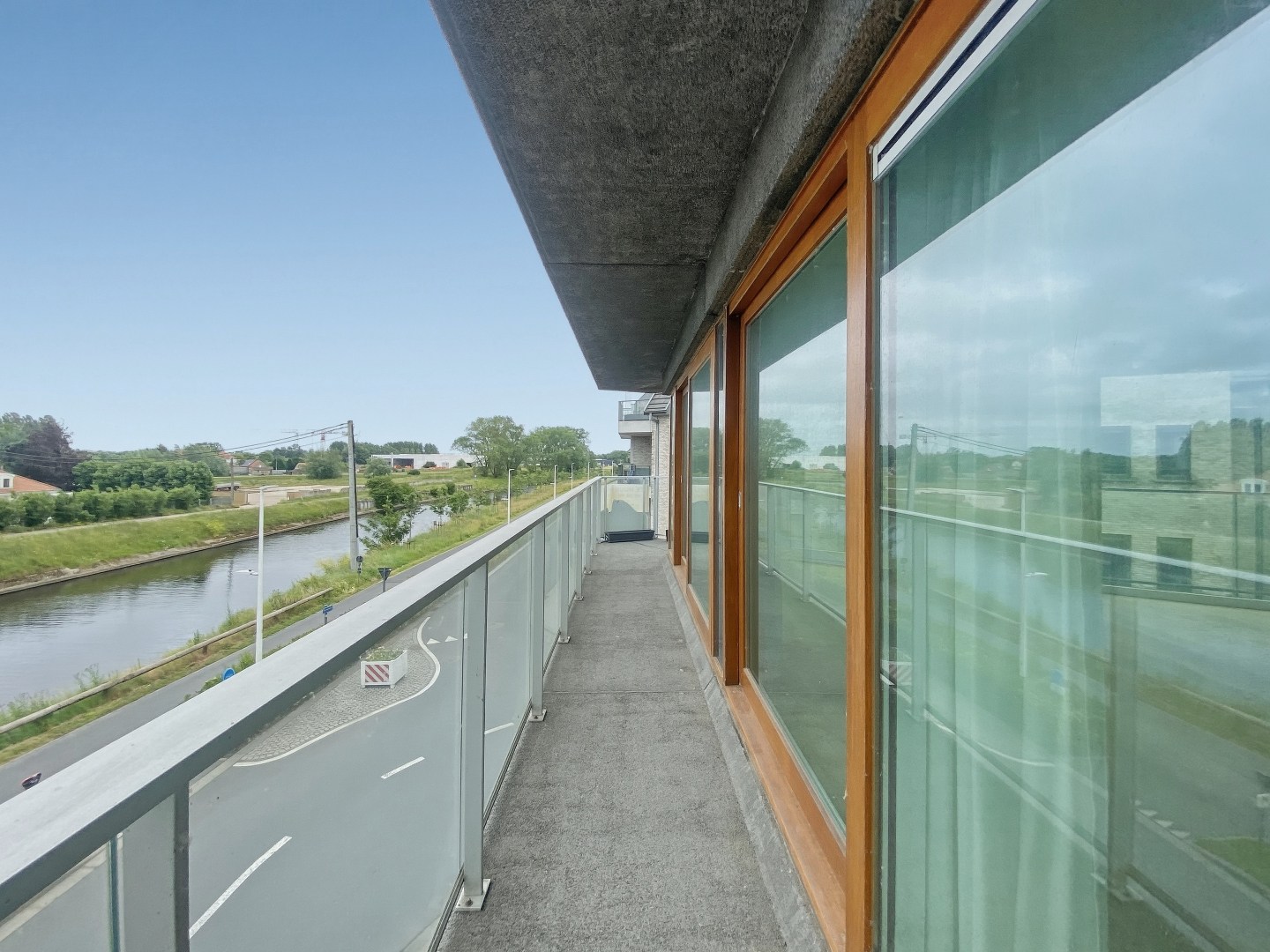 Luxueus praktisch appartement (122m² + 30 m²) met rondom terrassen te Nieuwpoort-Stad 