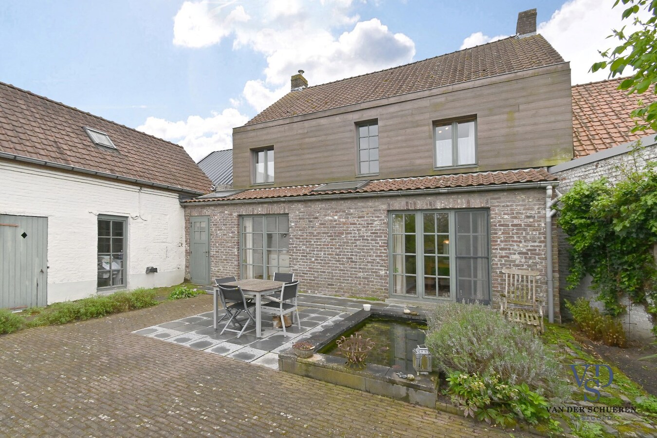 Charmante woning op royaal perceel van 1.618 m² 
