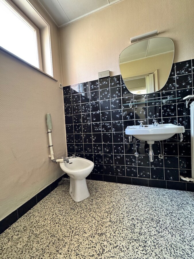 Ruime woning met 5 slaapkamers, tuin en garage in Wingene 