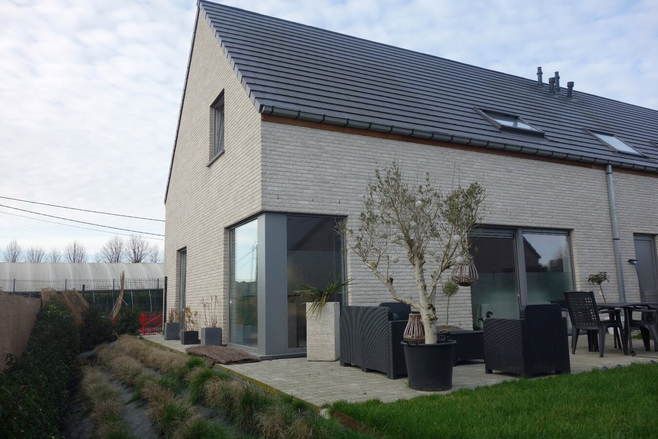 Charmante maison 3 façades avec 3 chambres, bureau, jardin et garage ! 