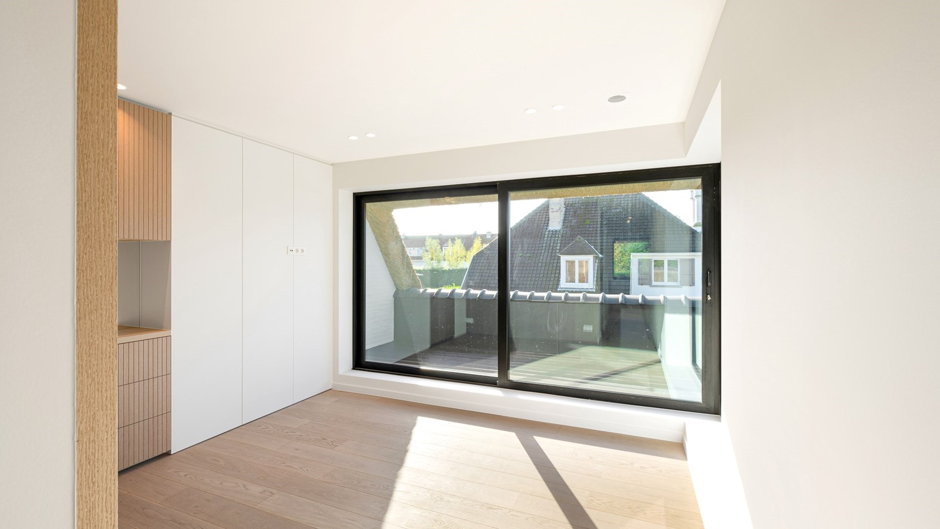 Impressionnante villa neuve au cœur du Zoute, à quelques pas du golf de Knokke. 