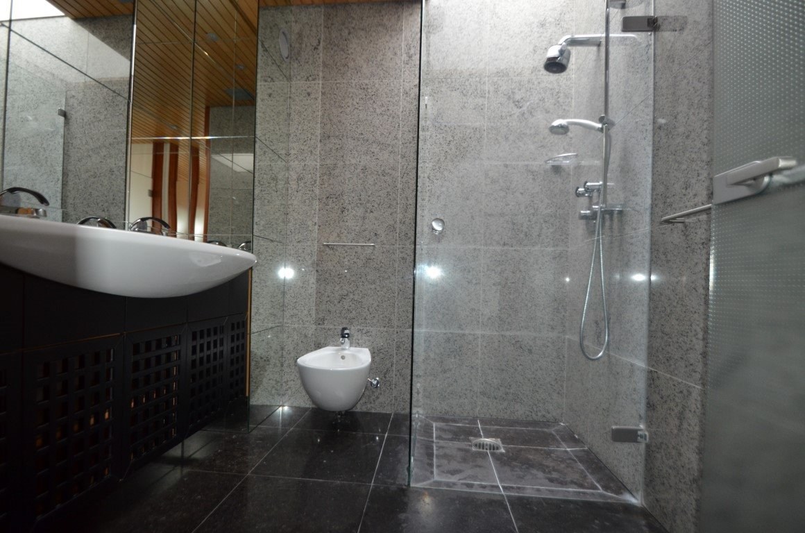 Modern dakappartement met 2 slpks en garage 