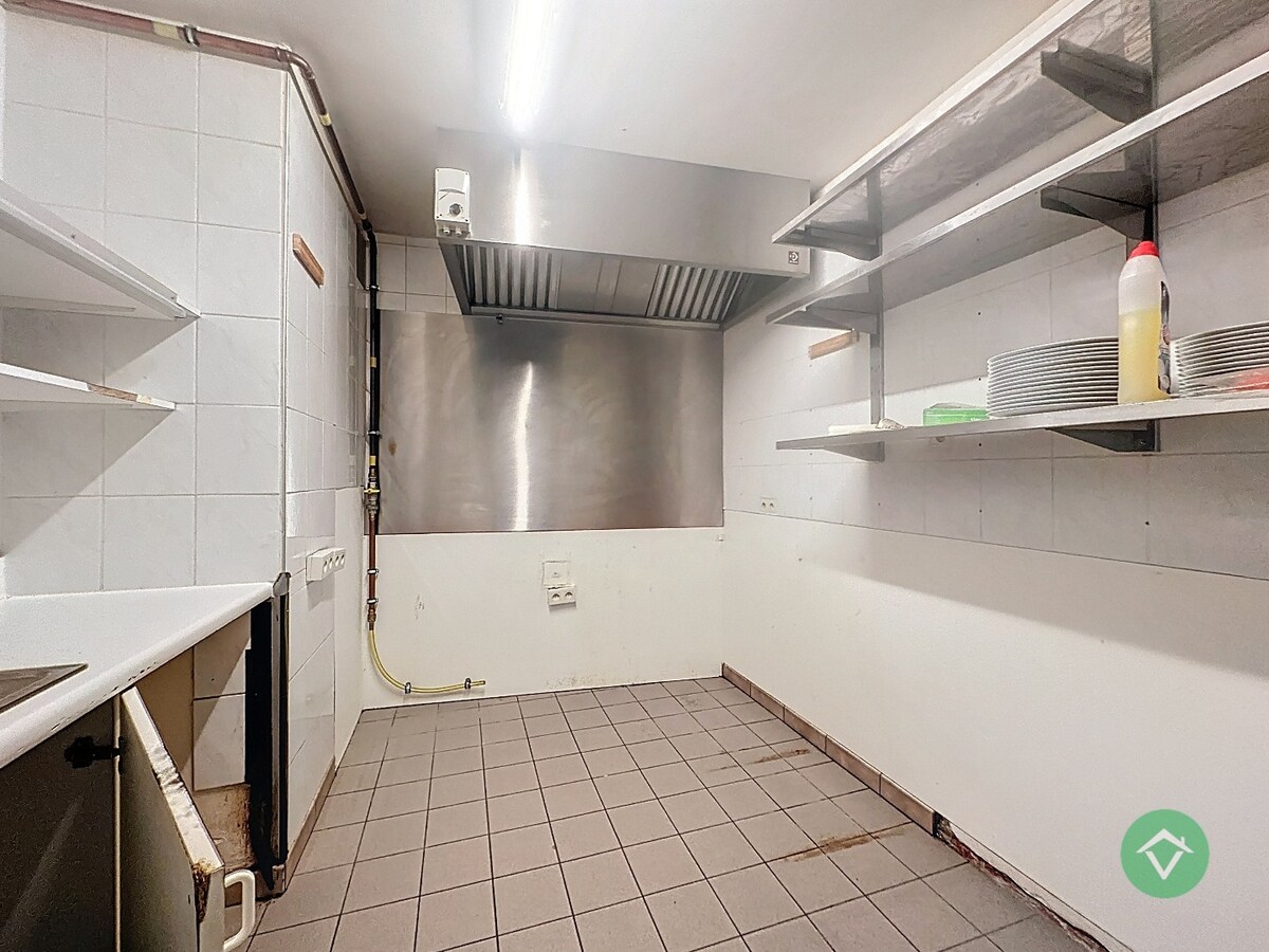 Centraal gelegen handelszaak, met tal van mogelijkheden, op de Markt van Torhout 