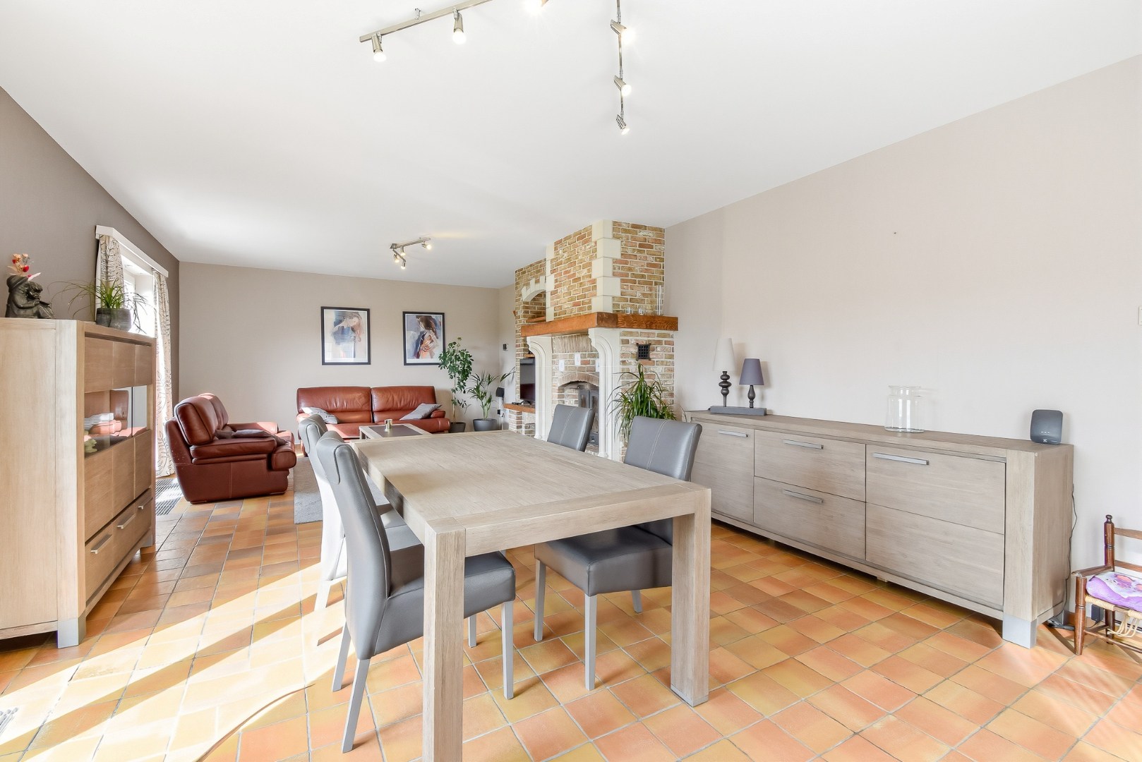 Ruime villa met 4 slaapkamers 