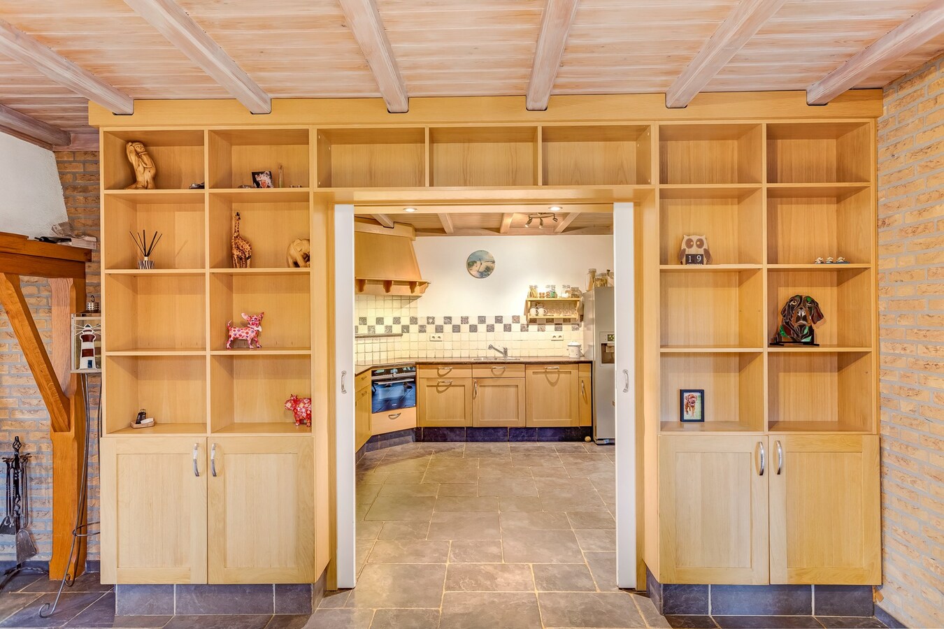 Vrijstaande woning met inpandige garage gelegen op een perceel van 784 m2 te Arendonk. 