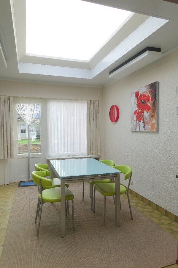 Rustig gelegen instapklare rijwoning met nabij gelegen garagebox 