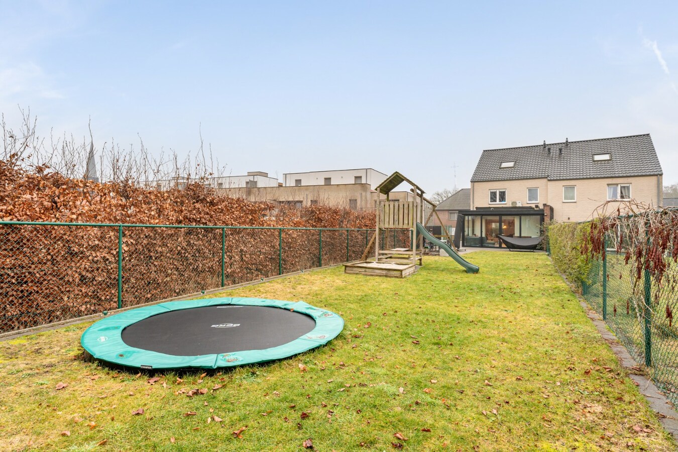 Recente, goed afgewerkte gezinswoning op een perceel van 5a15ca nabij het dorpscentrum van Opoeteren! 