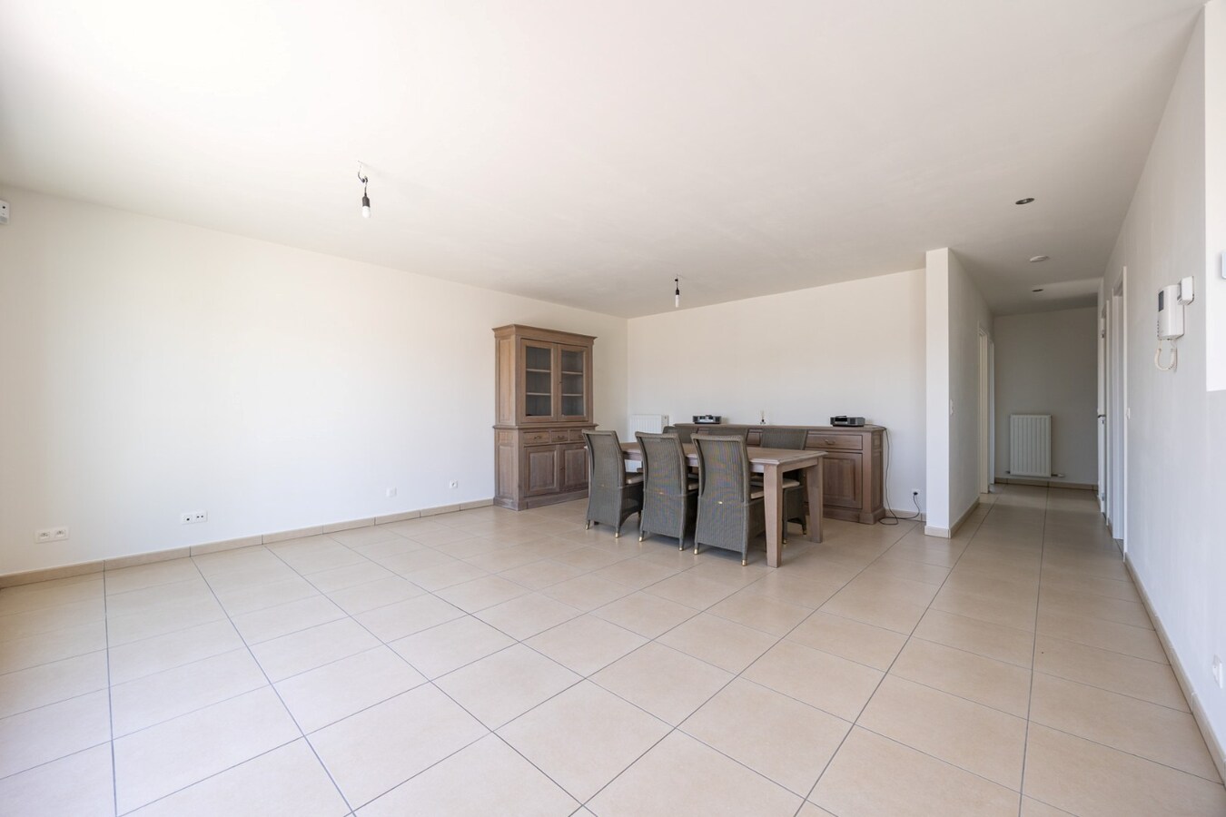 Recent energiezuinig appartement met 2 slpk. en zeer ruim terras te Niel! 