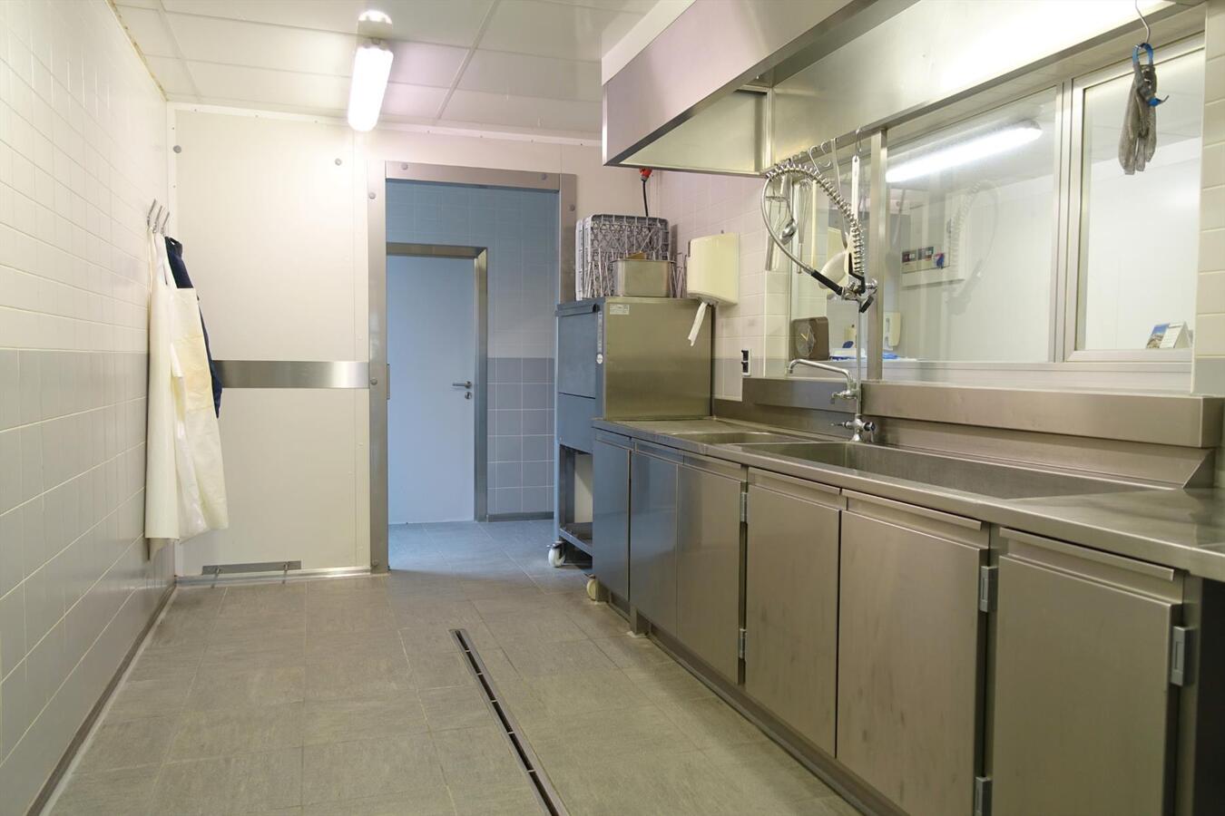 Uitstekend gelegen handelspand met woonst 