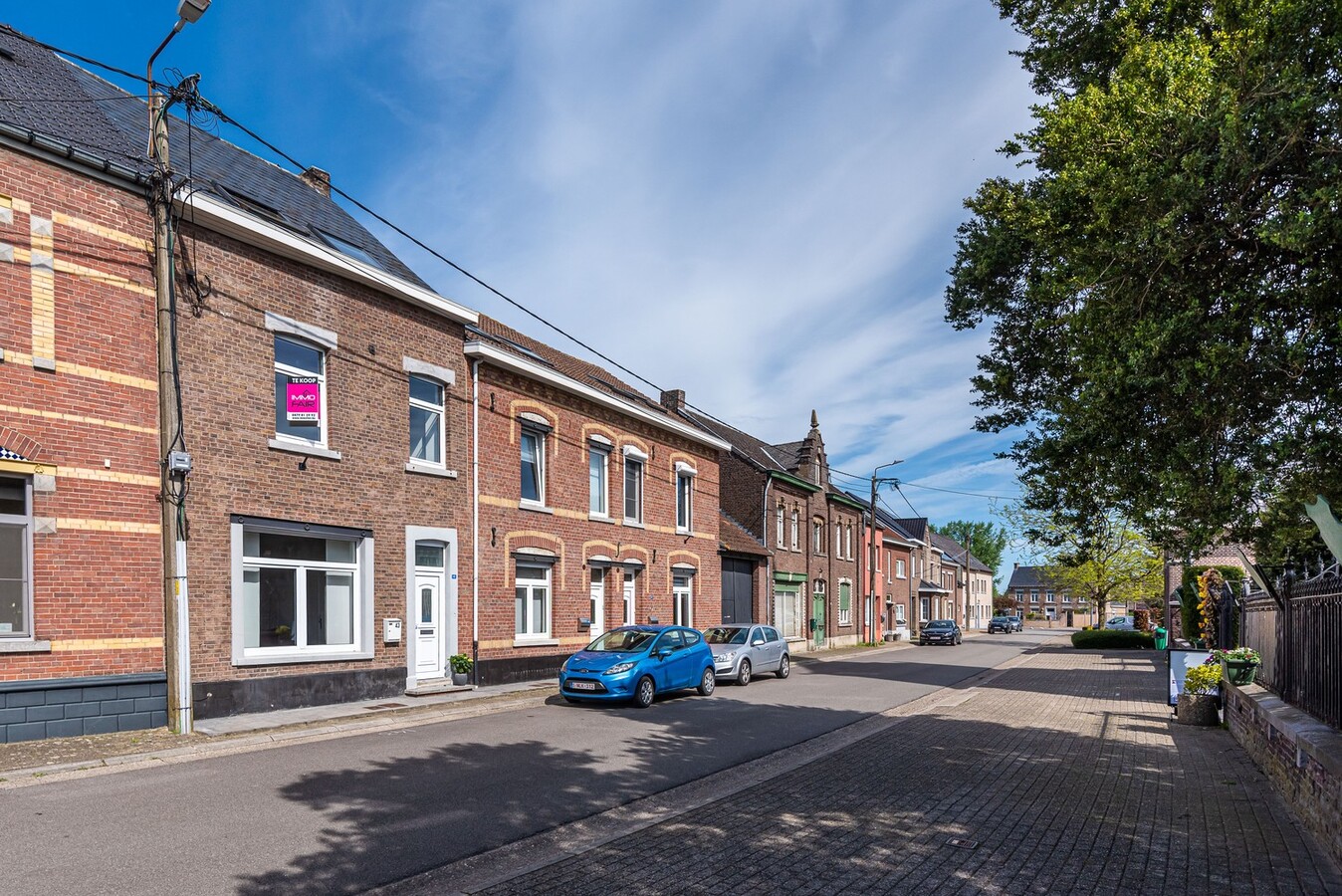 Tof ingerichte gezinwoning met privé-parking 