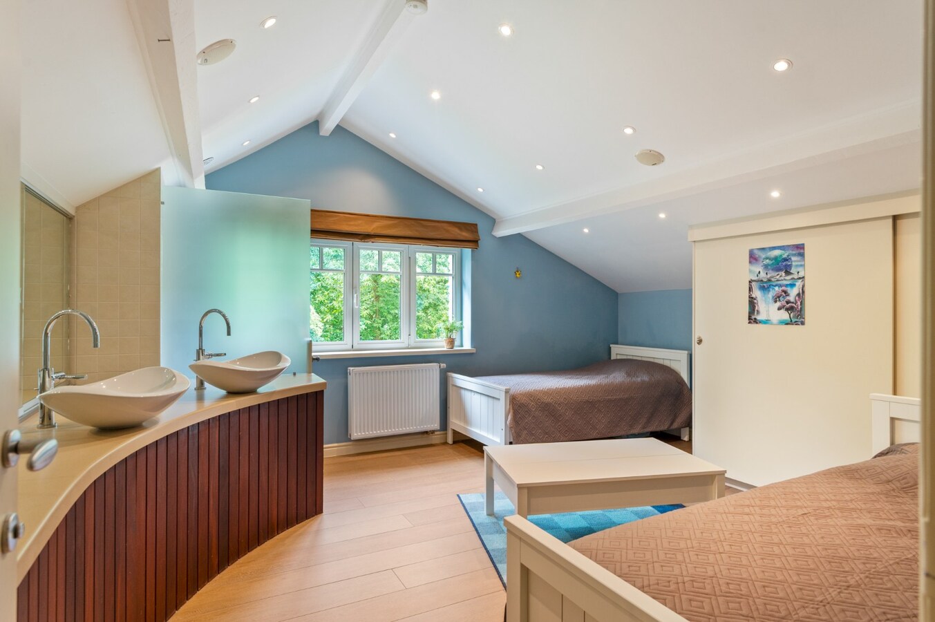 Exclusief eigendom met twee volwaardige, zelfstandige villa-woningen, een conciërgeverblijf en luxueuze paardenfaciliteiten op ruim 2 ha te Brasschaat 