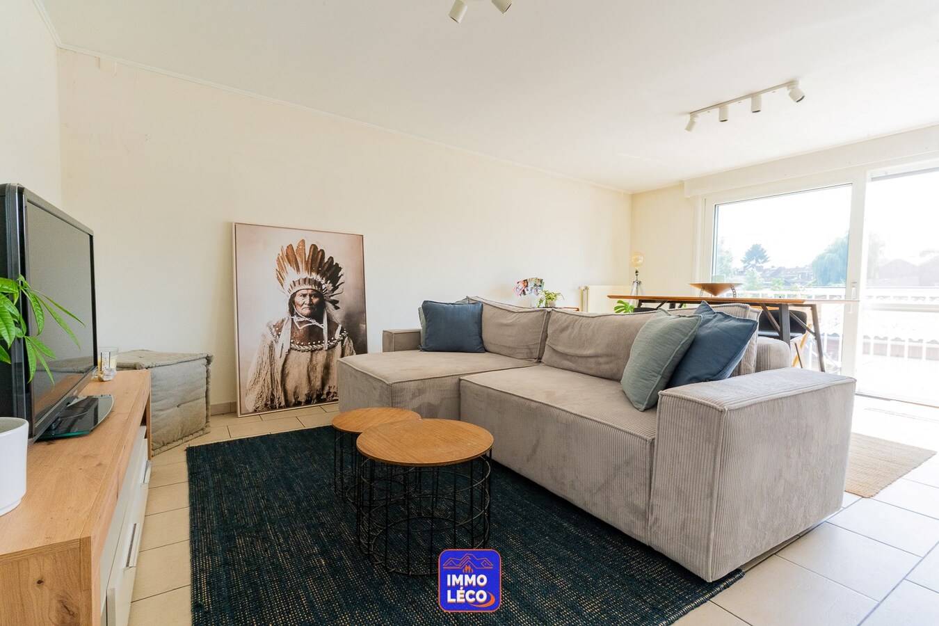 Appartement "Triplex" avec 3 garages, dans le centre du village de Luingne ! 