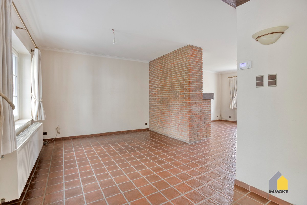 Vrijstaande, statige woning op 7 a 82 ca met 3 slpk en mooie tuin. 