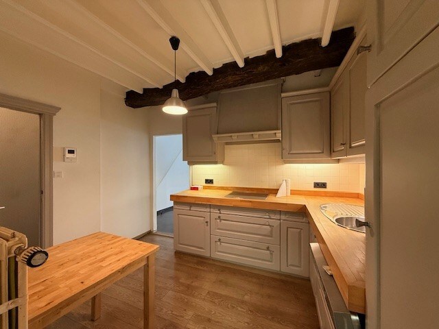 Duplex appartement met 2 slaapkamers en dakterras in het centrum van Maaseik. 