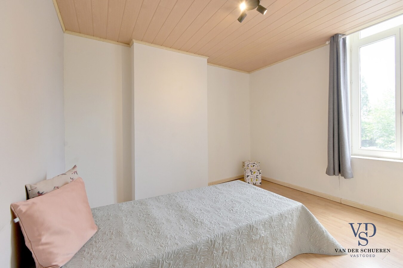 Ruime 3 slpk-woning met garage en tuin. 