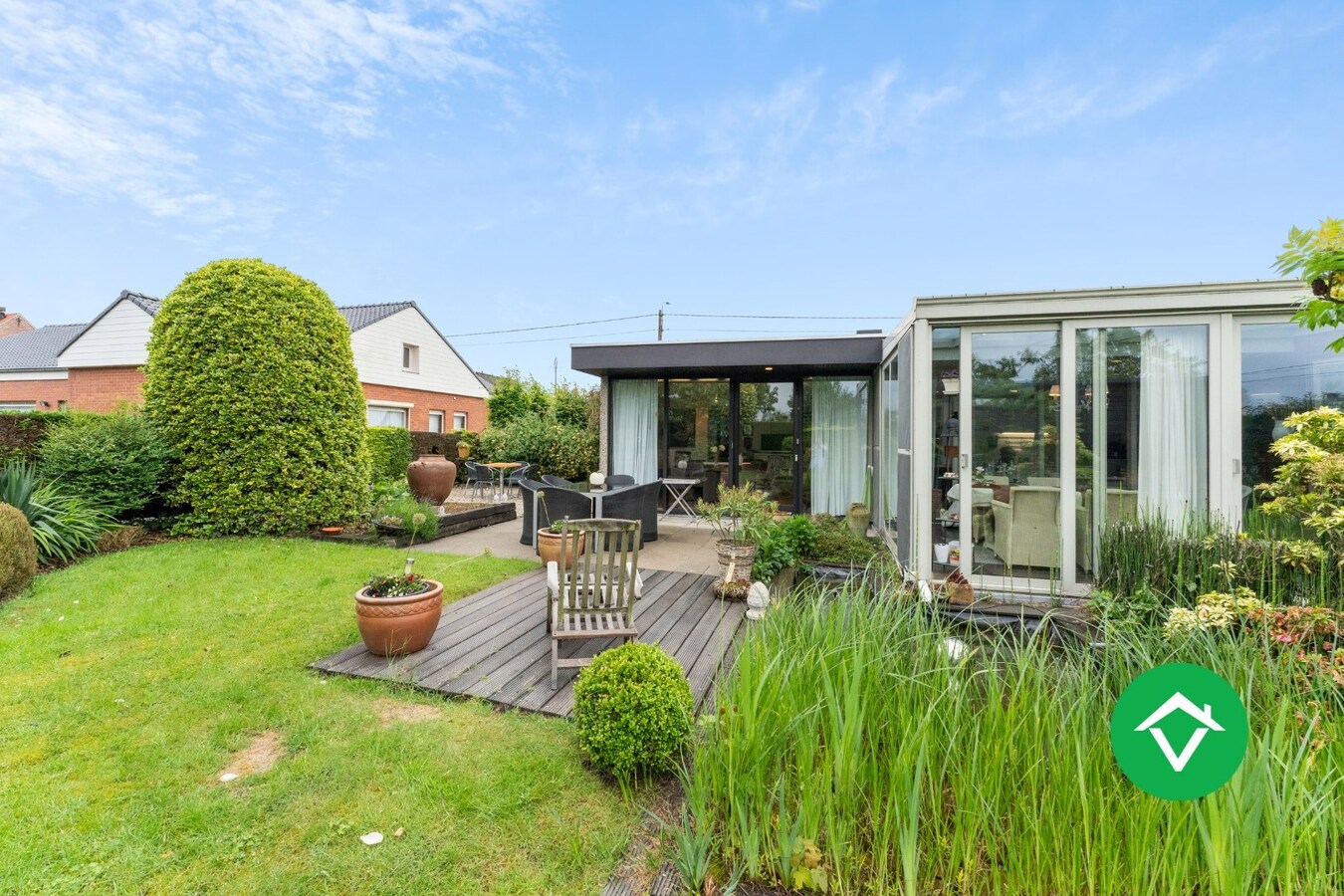 Alleenstaande woning met 4 slaapkamers en dubbele garage te Koekelare 